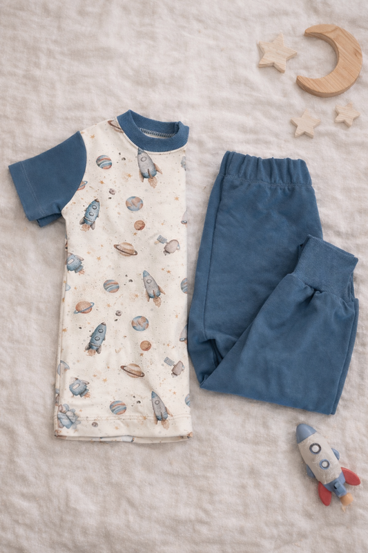 18-24 Space t-shirt & sweatpants