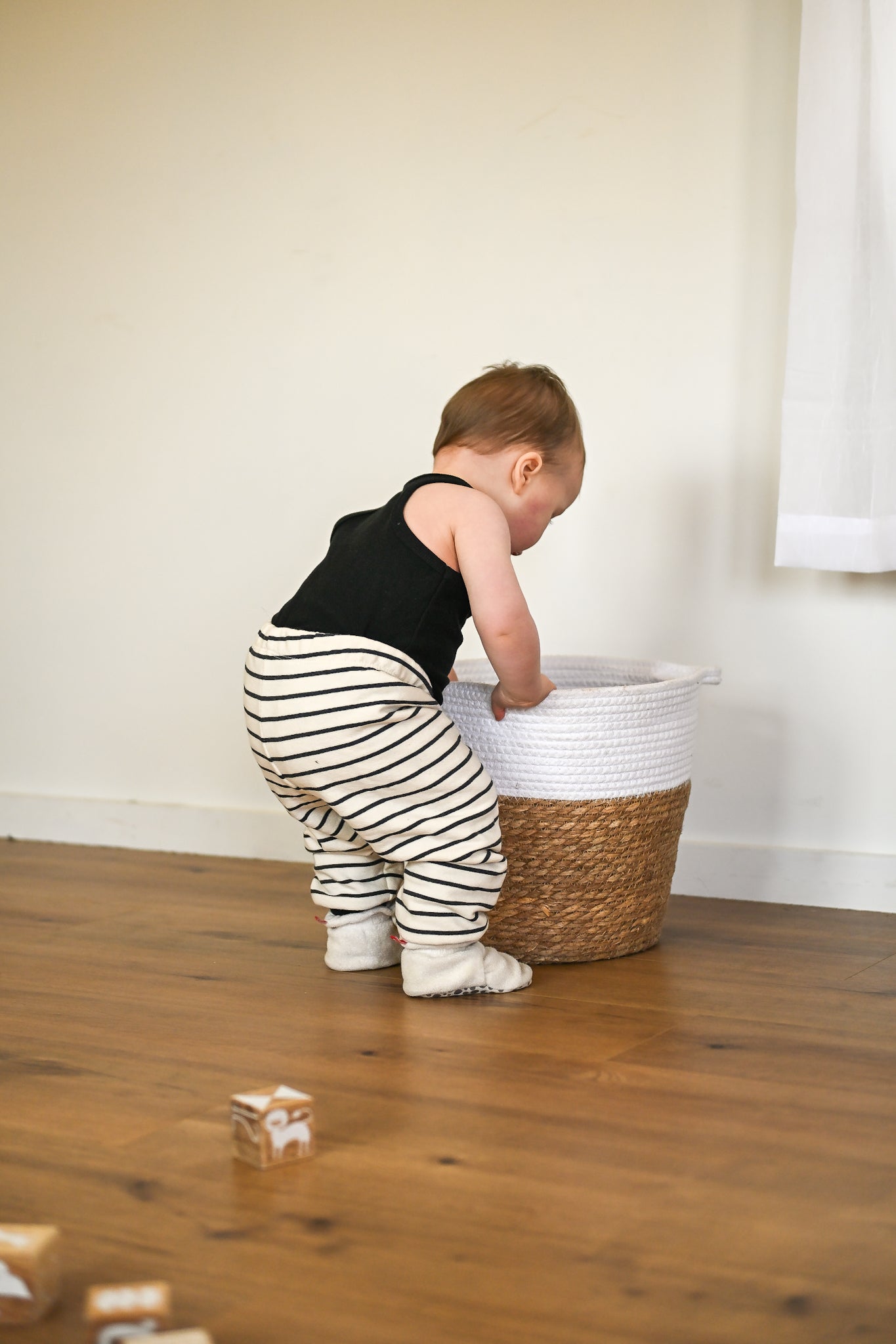 Capsule set of Cream and black thick sweatsuit